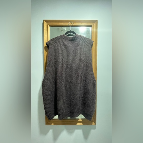 Knit Sweter Vest from H&M Edition by John Boyega - Picture 4 of 4